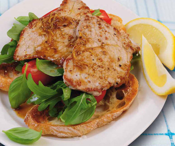 Scaloppine mit Rucola und Tomaten