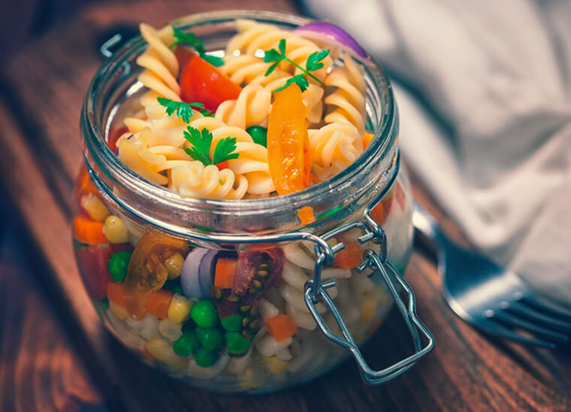 Pasta-Salat im Glas