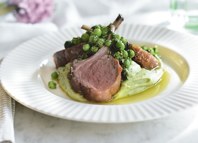 Lammracks auf Petersilien-Kartoffelpüree mit Erbsen-Gremolata