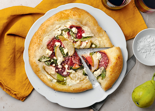 Pizza Biancha mit Herbstgemüse und Feta