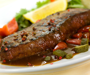 Steak mit Peperoni-Kapern-Gemüse