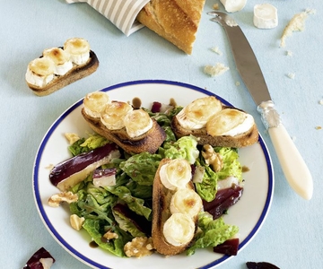 Salat mit überbackenem Ziegenkäse