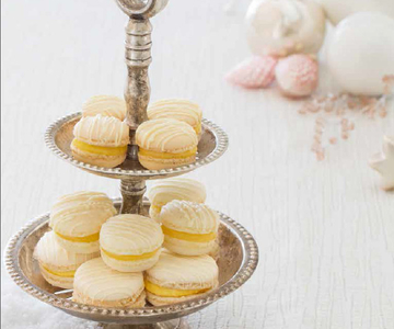 Weisse Macarons mit Limettenfüllung