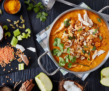 Pouletbrust auf Linsencurry mit Reis und Kürbissalat