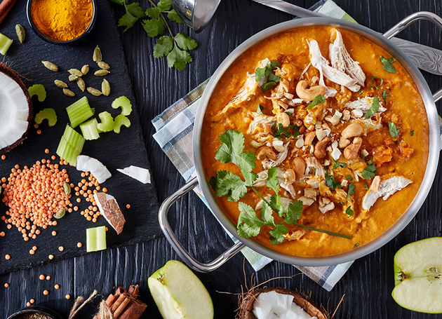 Pouletbrust auf Linsencurry mit Reis und Kürbissalat