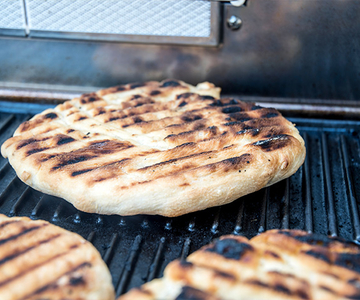 Fladenbrot auf dem Grill