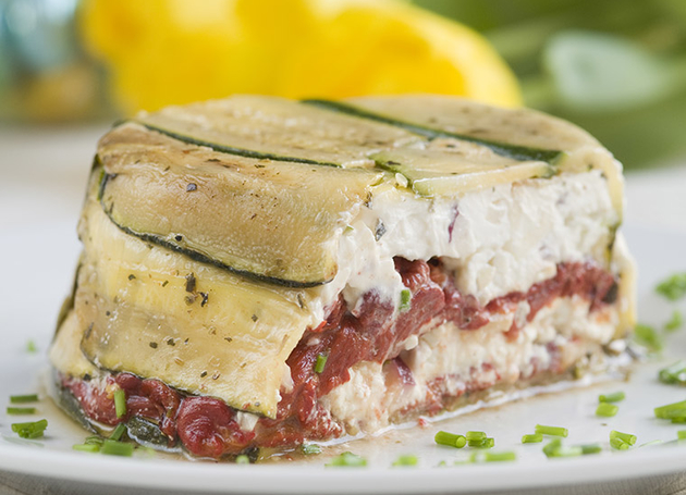 Ziegenkäse-Terrine mit Feige, Nuss und Zucchini