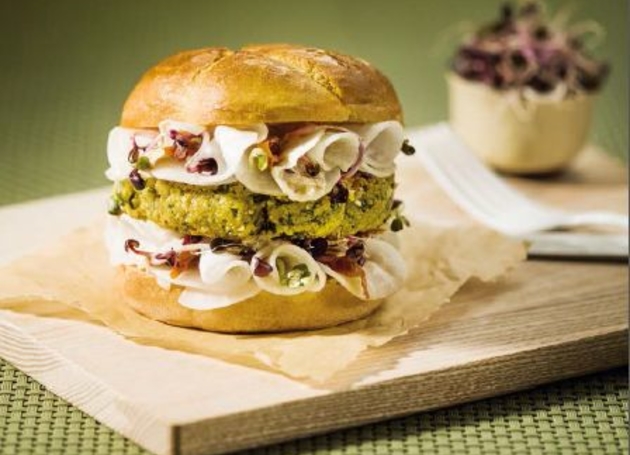 Falafel-Burger mit Sesamsalsa