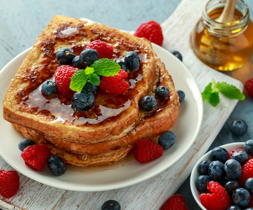 Veganer French Toast mit Beeren