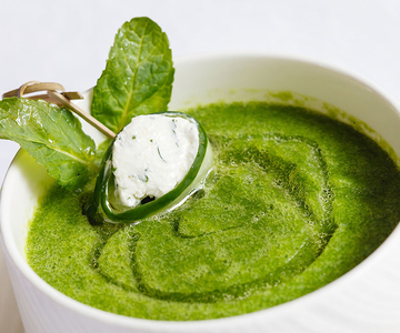 Spinatcrèmesuppe mit Frischkäsenocken