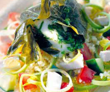 Mozzarella mit Couscous-Salat auf orientalische Art