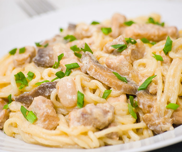 Spaghetti mit geschnetzeltem Kalbsfilet in Dijon-Sauce