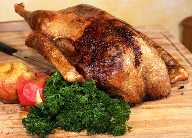 Gänsebraten mit Maronen-Semmelknödelfüllung