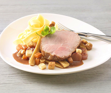 Schweinshalsbraten mit Nudeln