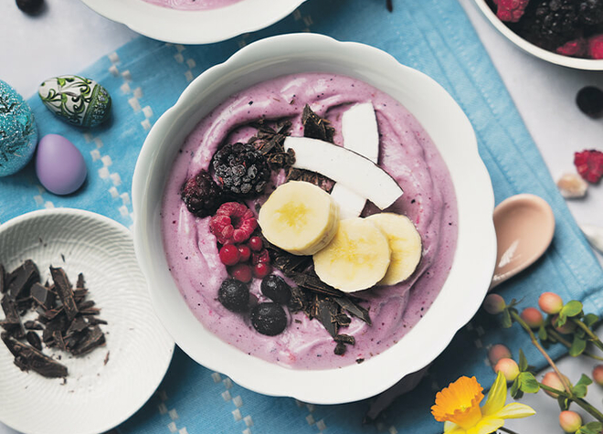 Smoothie Bowl mit Beeren