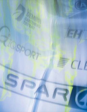 Nahaufnahme des Cycling Team Ost Trikots mit dem SPAR Logo