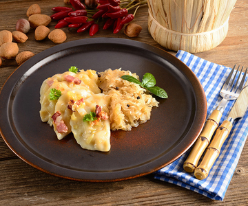 Teigtaschen Tiroler Art mit Sauerkraut und Pilzen