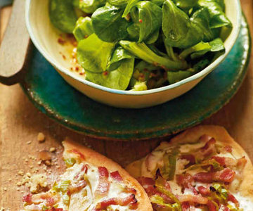 Feldsalat mit Mini-Flammkuchen