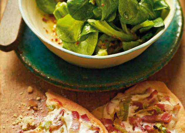 Feldsalat mit Mini-Flammkuchen