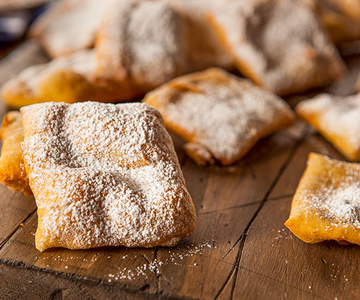 Süsse Zwetschgenkrapfen mit Marzipan