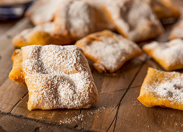 Süsse Zwetschgenkrapfen mit Marzipan