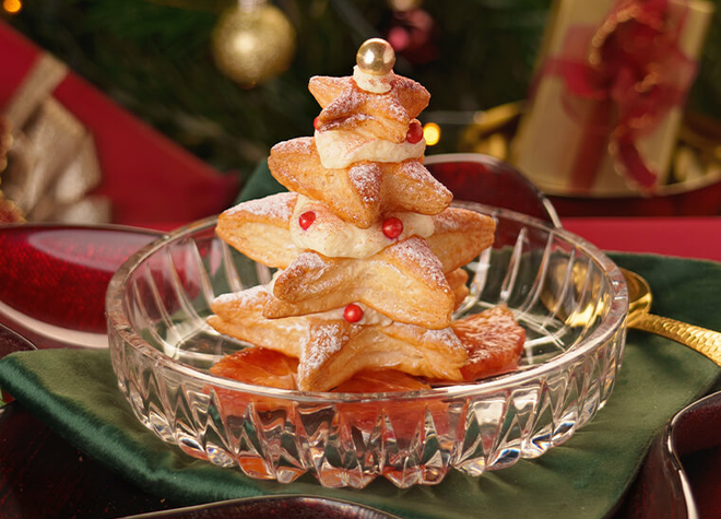 Blätterteigtannenbäume mit Orangenmousse