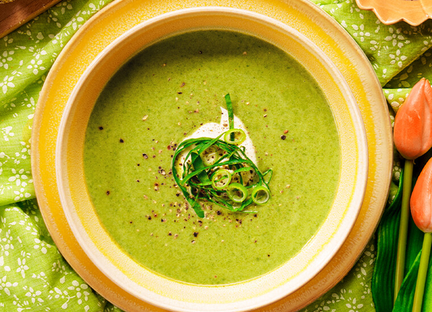 Bärlauchsuppe mit Kartoffeln und Crème fraîche