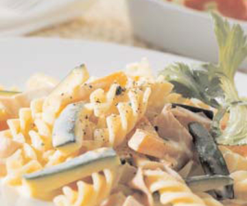 Schinken-Spiralen-Topf mit Tomatensalat