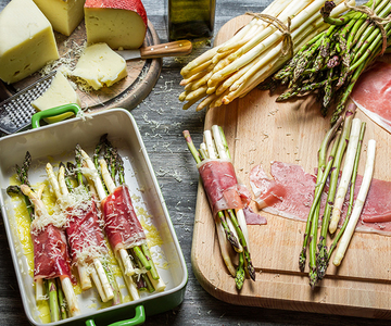 Spargel im Schinkenmantel